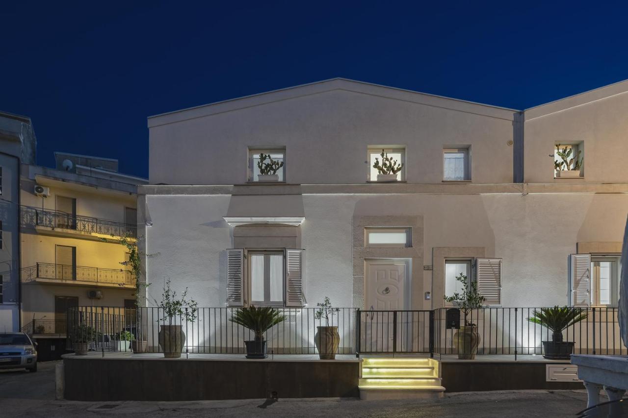 Casa Vacanze "Oceano Mare" Pozzallo Bagian luar foto